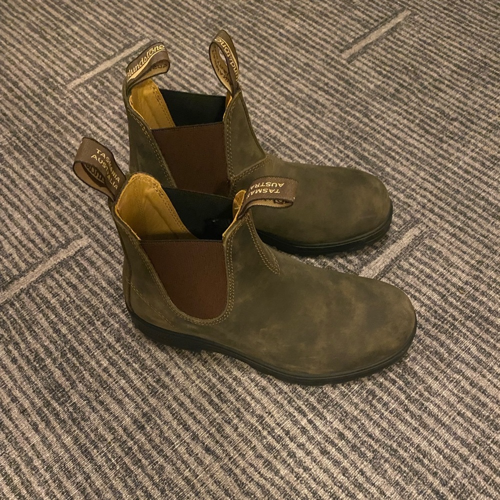 Blundstone Chelsea boots size 8.5